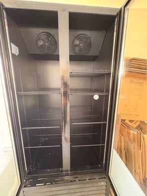 Ψυγείο αναψυκτικών Bonner BO-008B Black (διπλή πόρτα) Είναι σχεδόν καινούργιο.