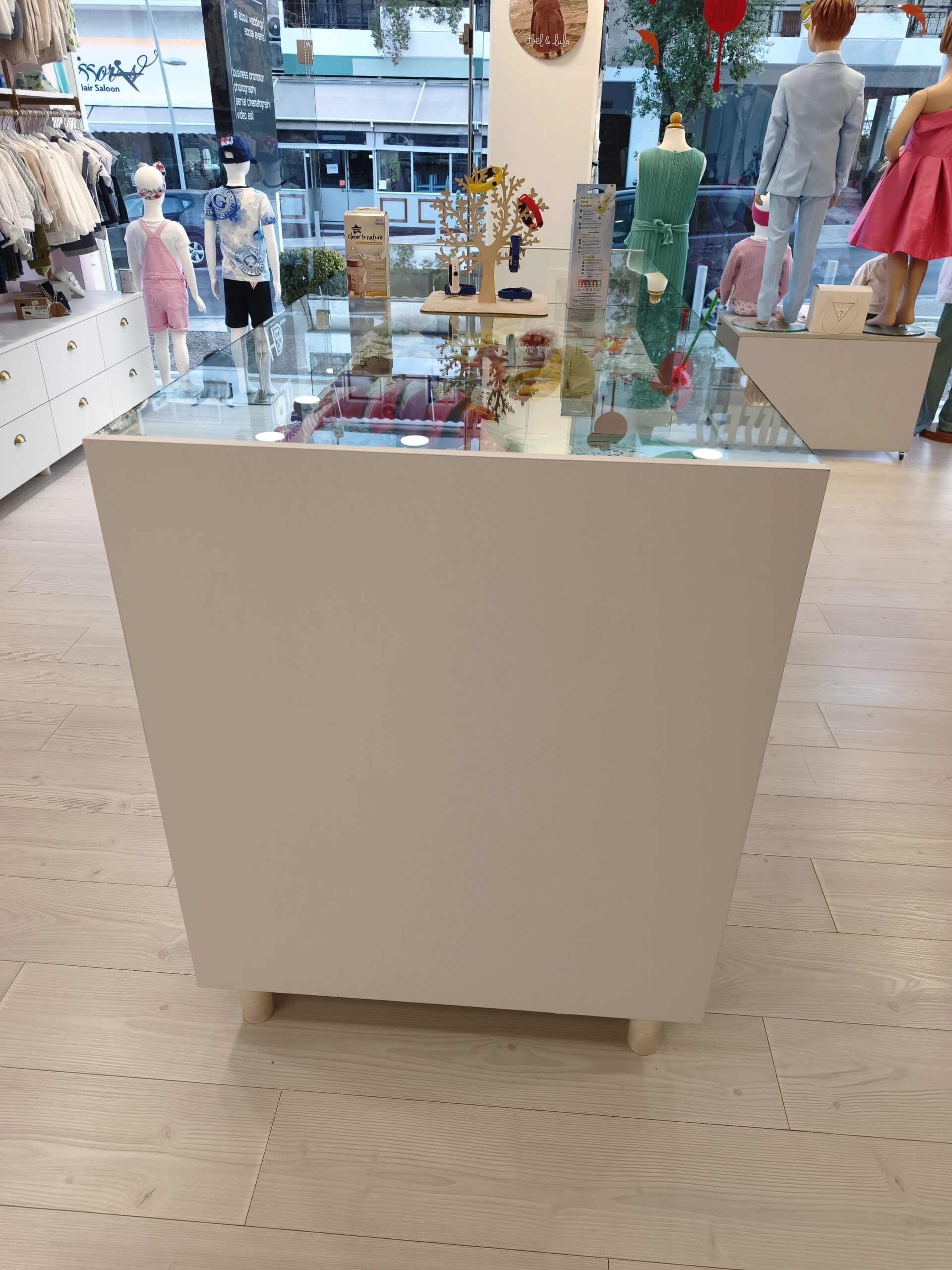 Ξυλινο Έπιπλο με τζαμι διπλο 80*200 με ραφια