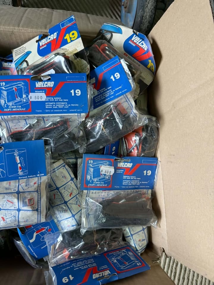 VELCRO προϊόντα σε εργοστασιακή συσκευασία